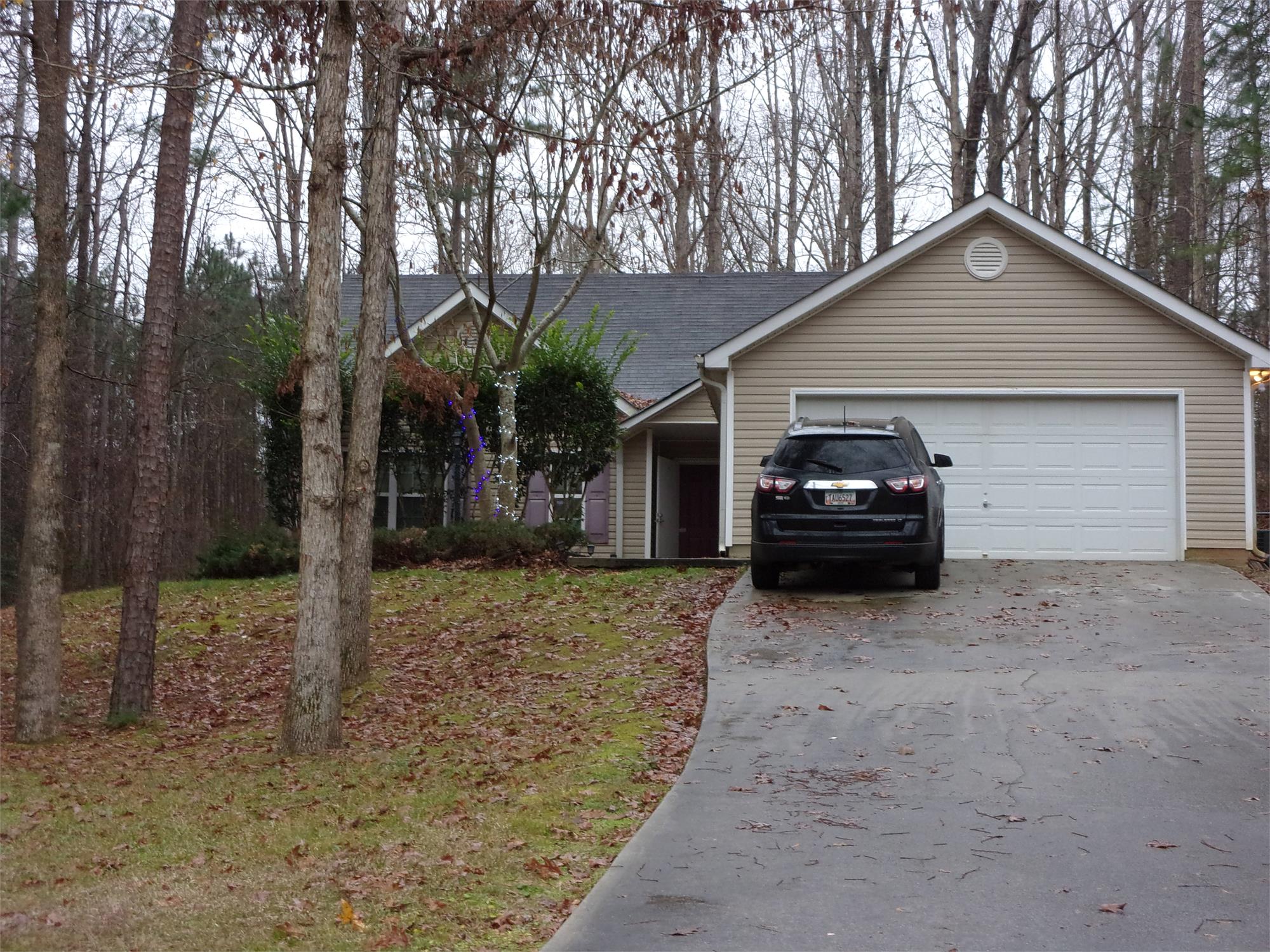 300 Lakeside Dr, Covington, GA 30016-7133