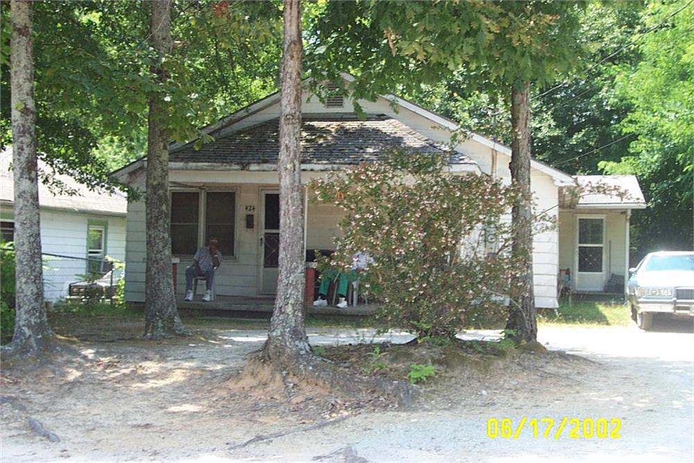 198 S Broad St, Toccoa, GA 30577-3355