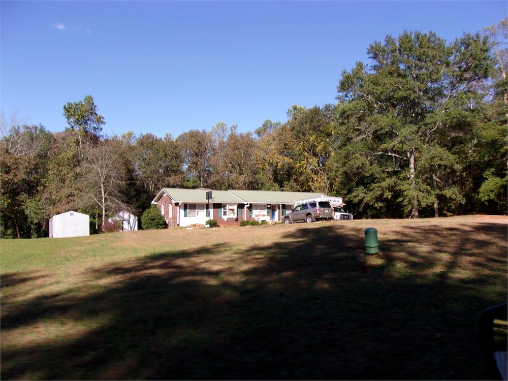 930 Honeysuckle Trl, Winder, GA 30680-3008