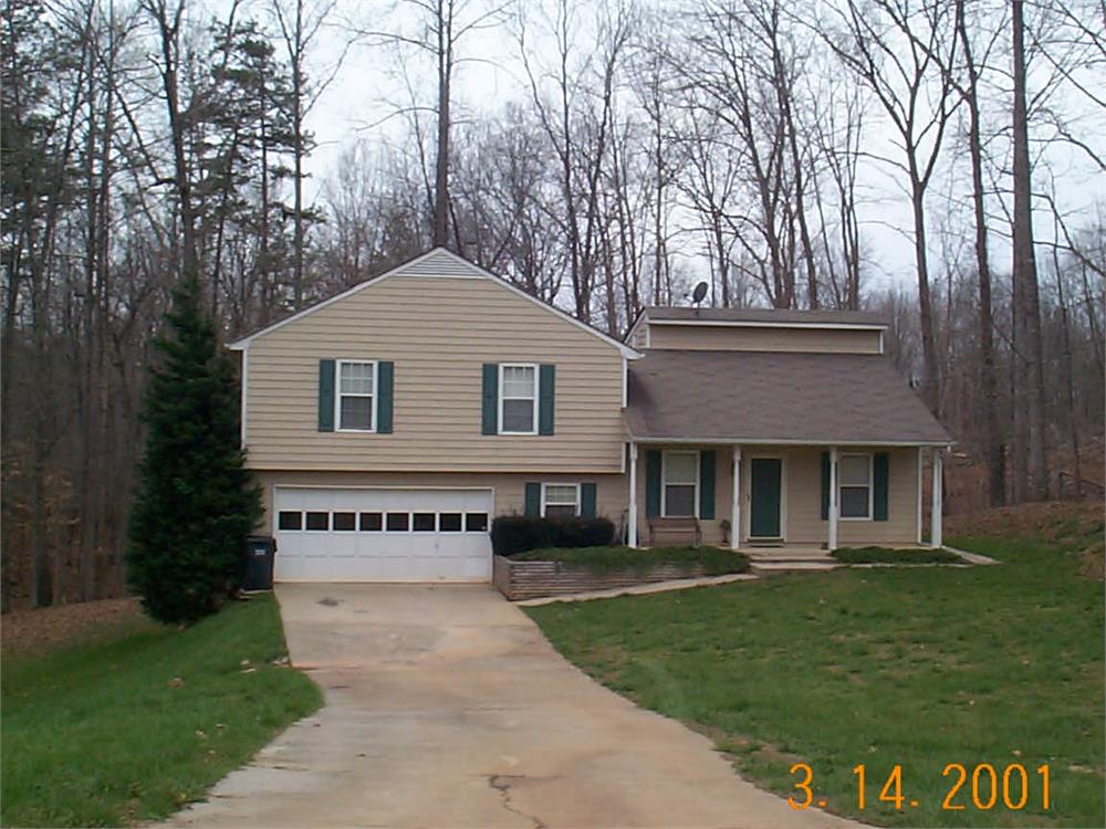 1622 Highland Ct, Auburn, GA 30011-3608