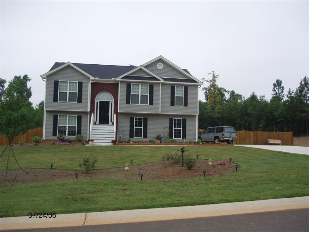 1087 Gage Dr, Winder, GA 30680-7481