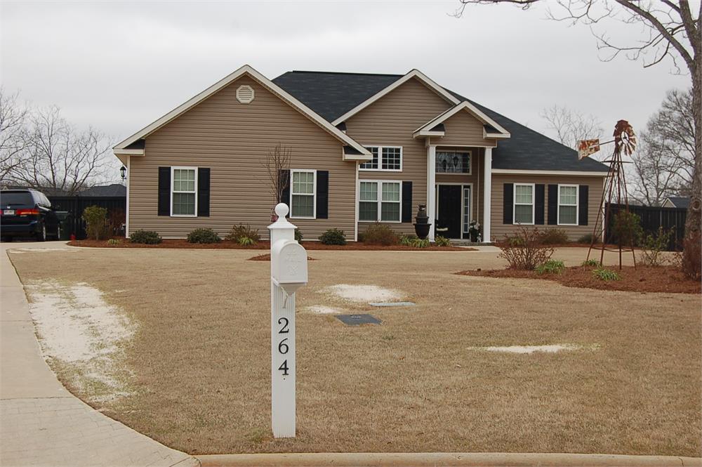 264 Grove Ln, Kathleen, GA 31047-3209