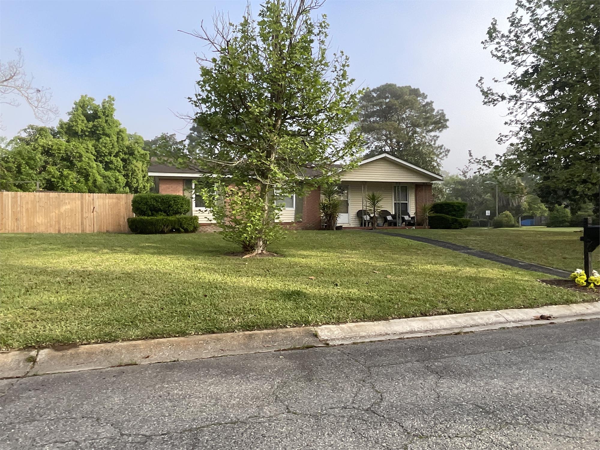 9 Sheridan Dr, Savannah, GA 31406-5750