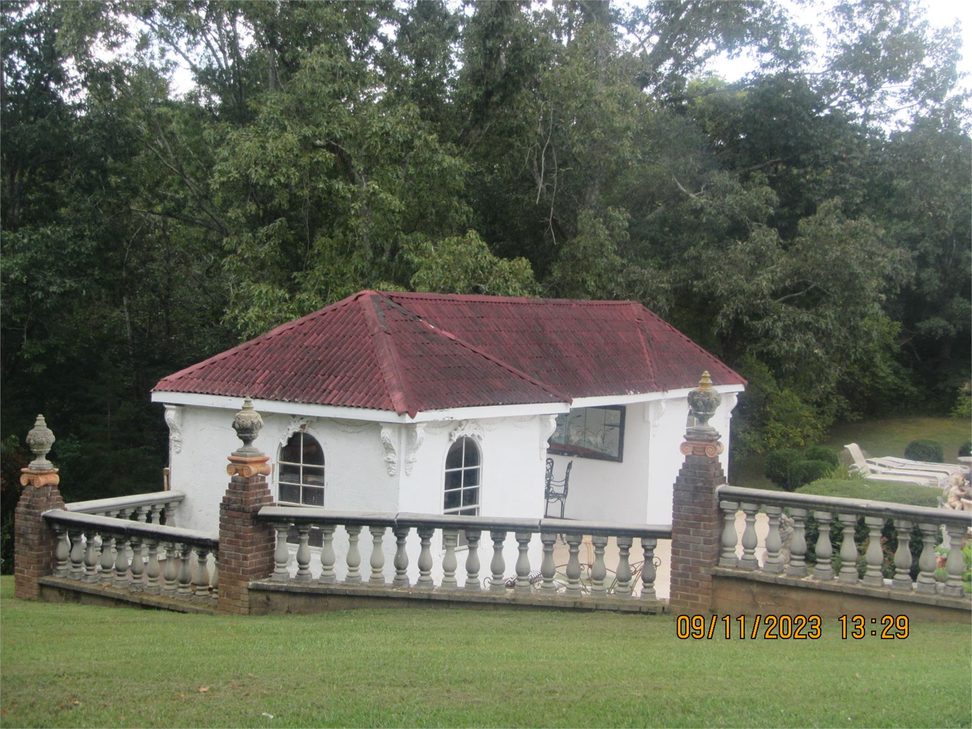 525 Doyle Ln, Wildwood, GA 30757-3869