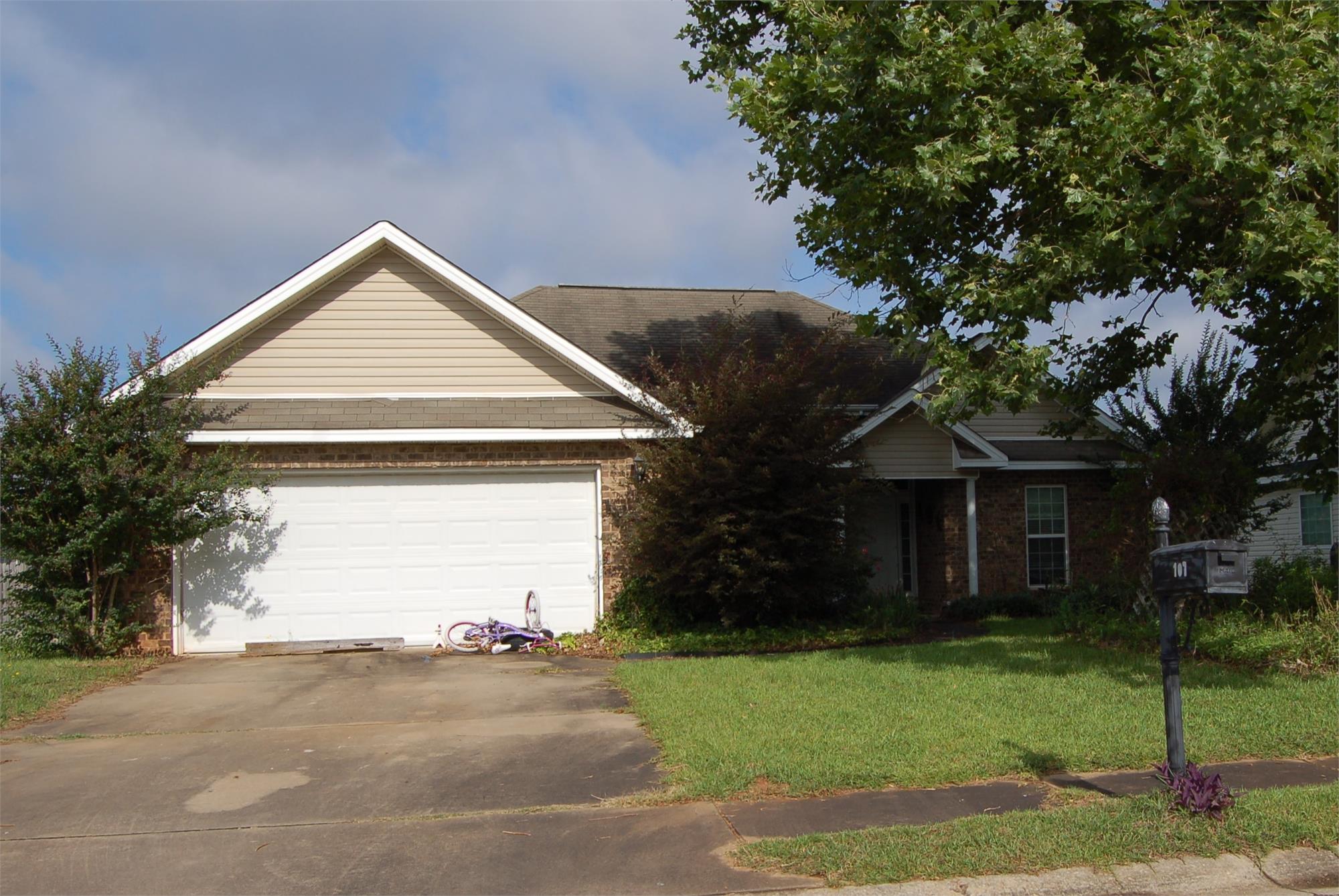 107 Chasen Ct, Byron, GA 31008-9512