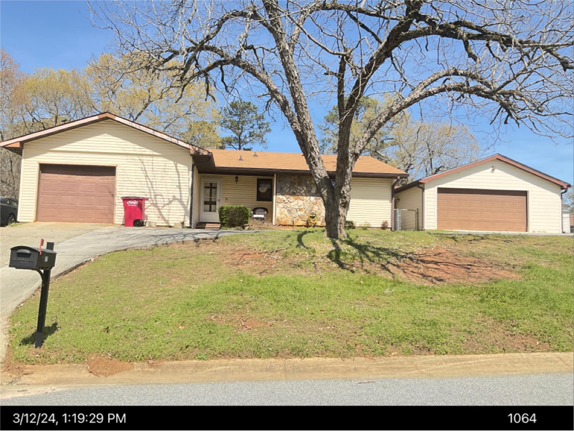 100 Hickory Gln, Centerville, GA 31028-1331
