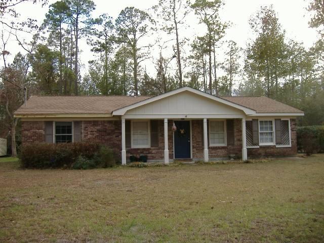 224 Stratford Rd, Jesup, GA 31546-3415