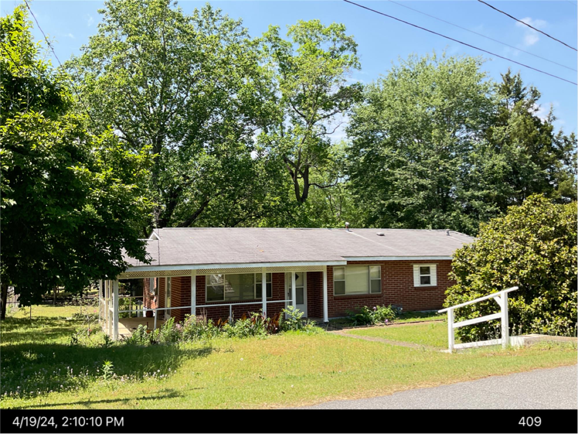 201 Davis Dr, Centerville, GA 31028-1223