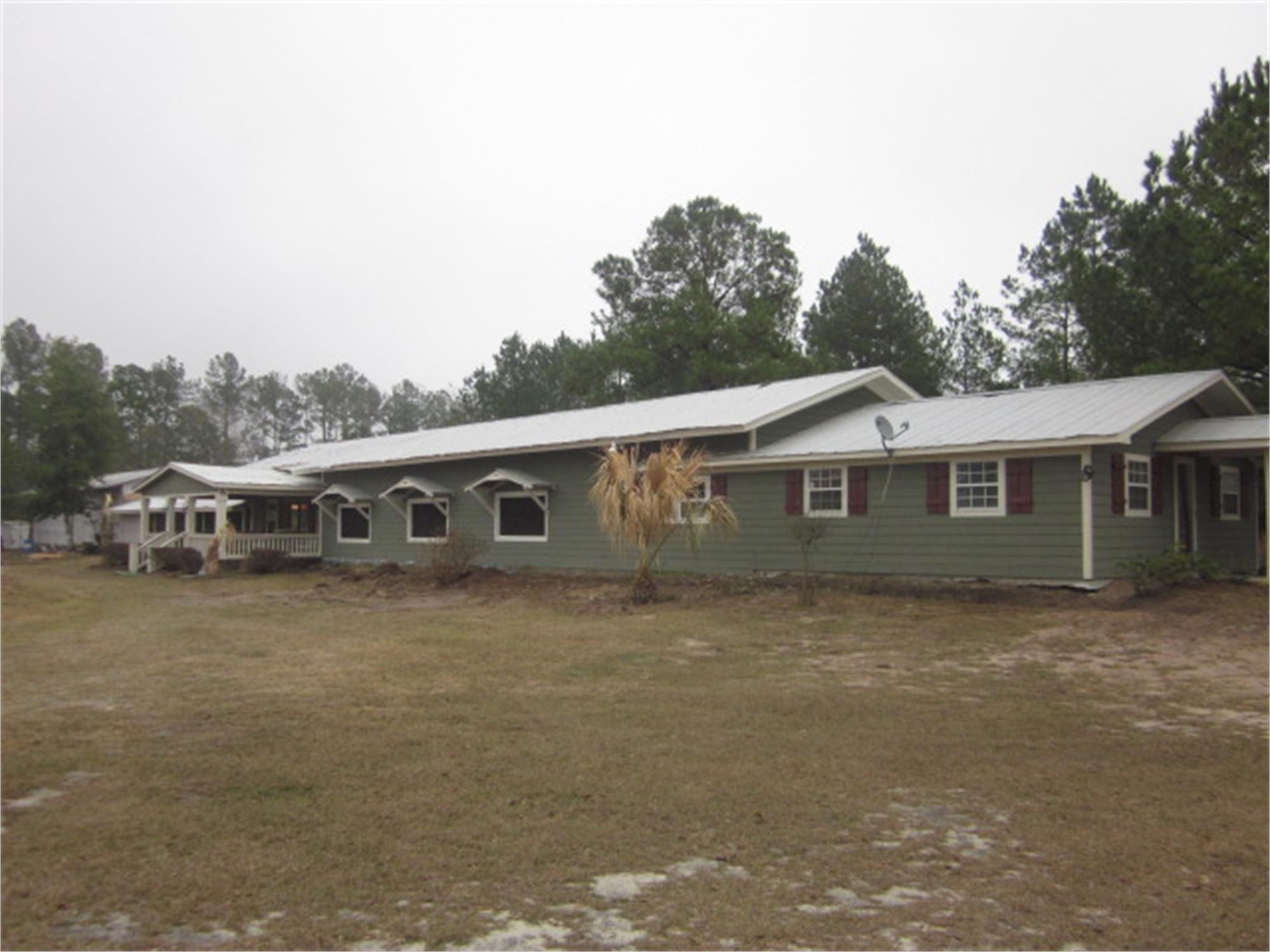 10396 Post Rd, Hortense, GA 31543-4345