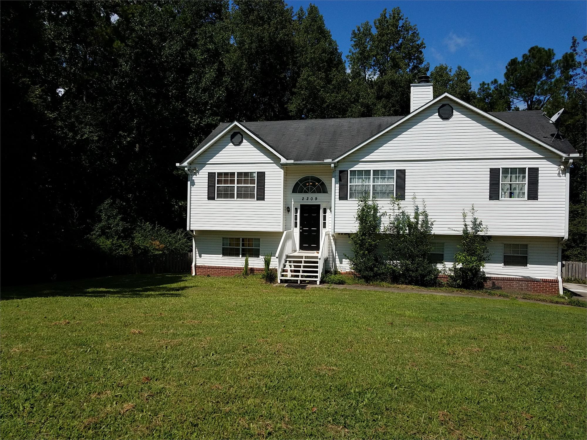 2209 Clarendon Ct Ne, Conyers, GA 30012-2566