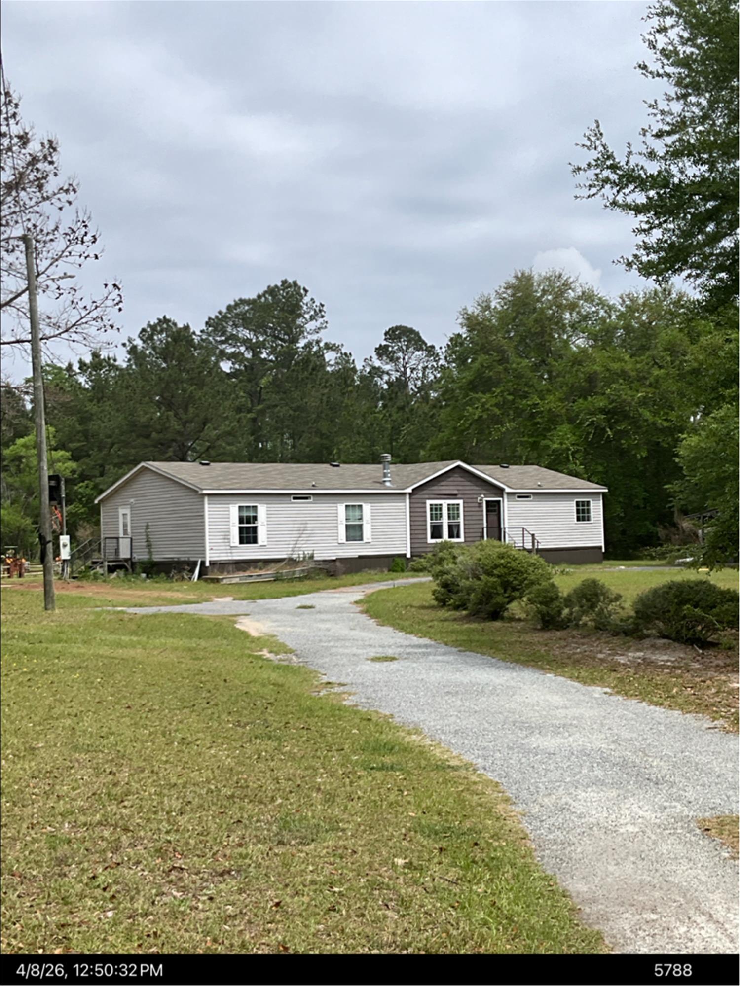 7164 Sweet Water Dr, Blackshear, GA 31516-7520