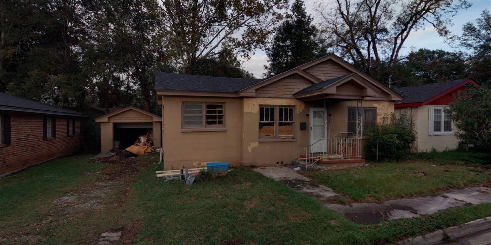 636 W 48th St, Savannah, GA 31405-1970