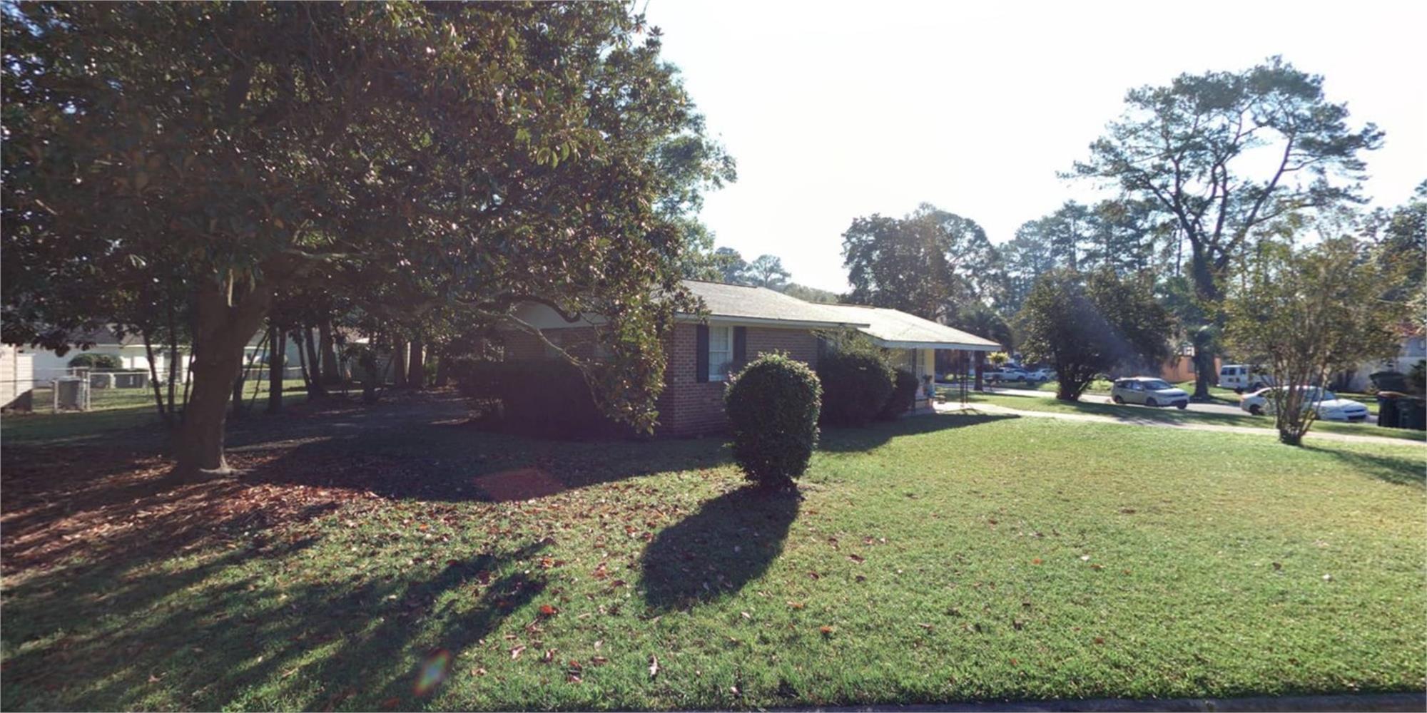 2210 Bartlett Dr, Savannah, GA 31404-5202