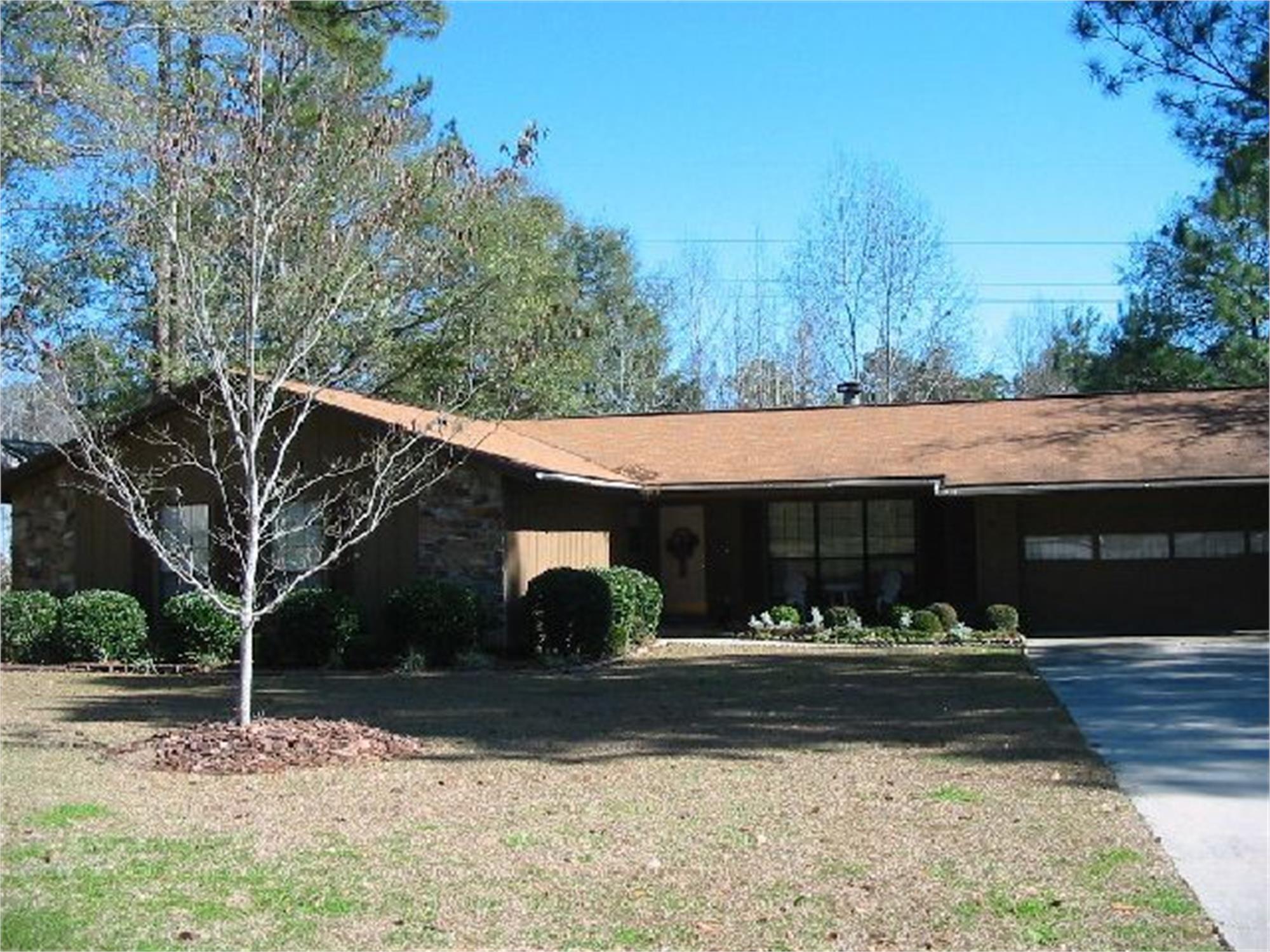 2211 S Sherwood Dr, Valdosta, GA 31602-2234