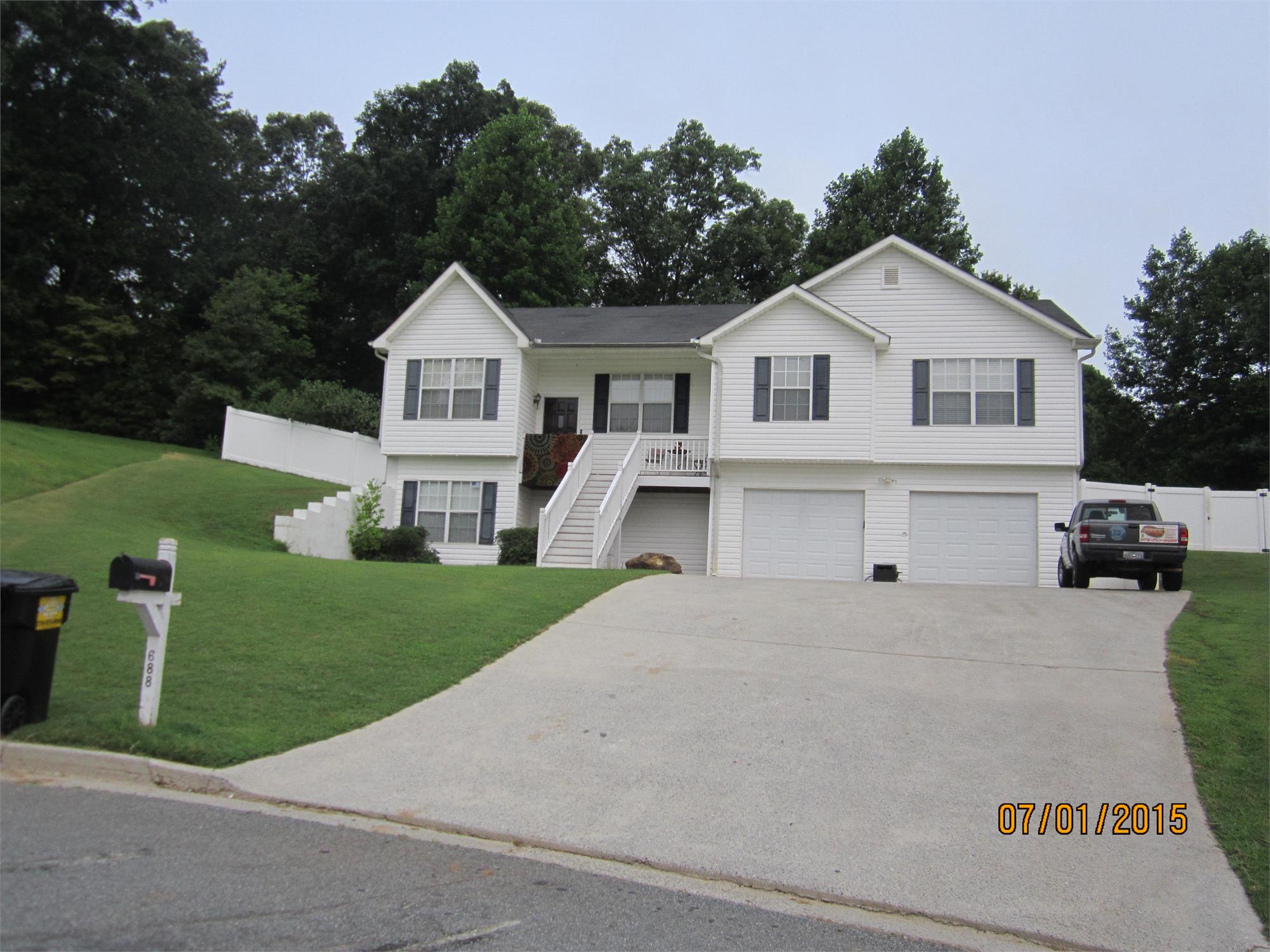 688 Hickory Lake Dr, Acworth, GA 30101-8756