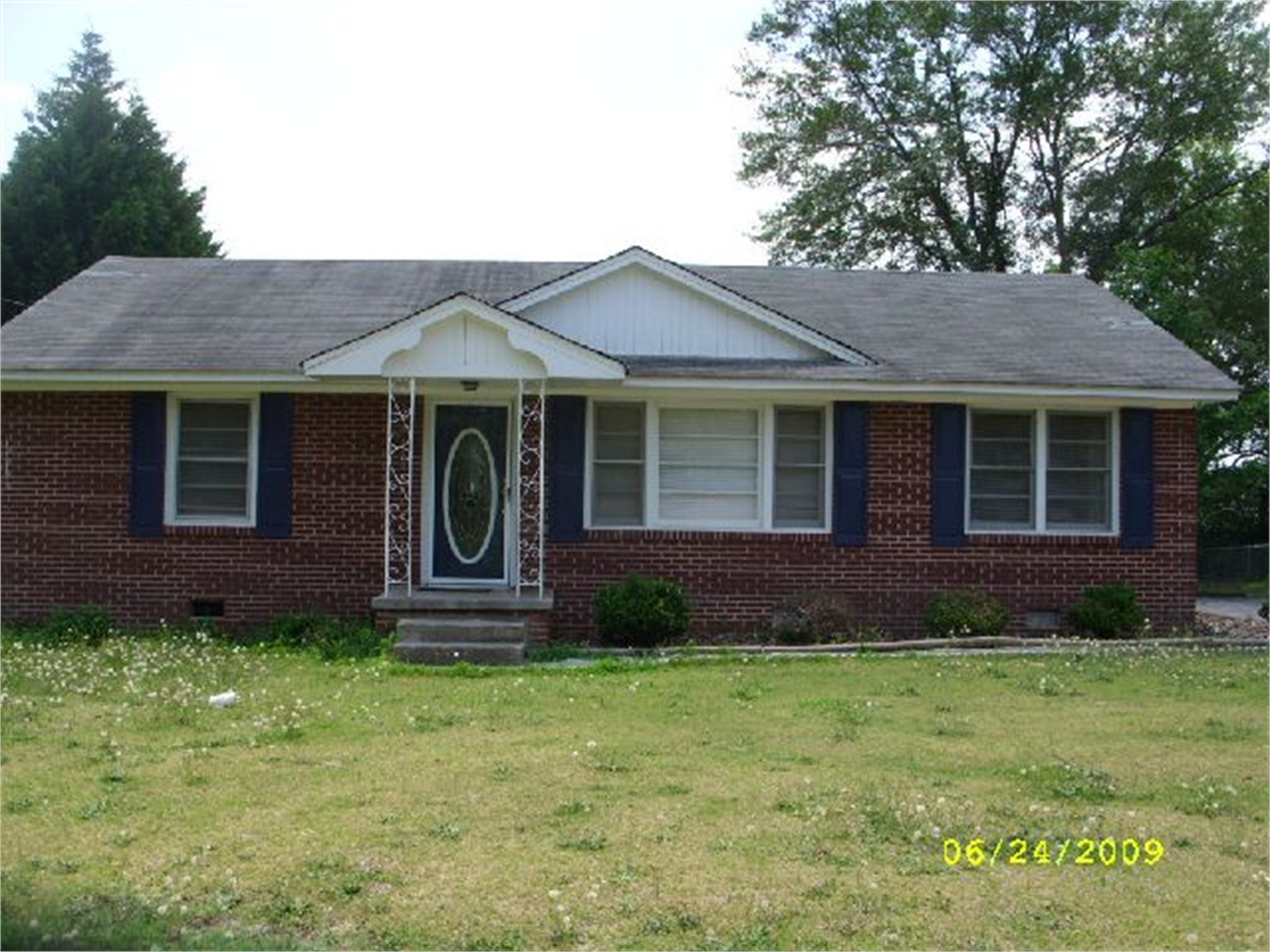 34 Bell St, Hartwell, GA 30643-2215