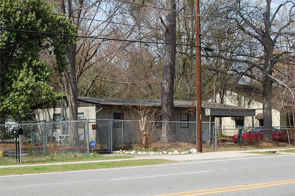 733 N Davis Dr, Warner Robins, GA 31093-1975