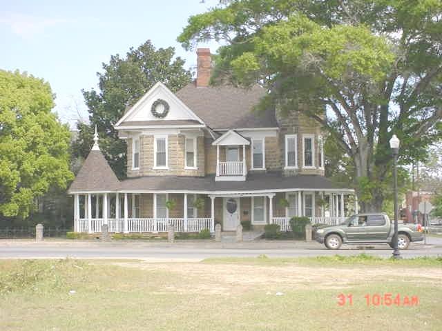 208 E Marion Ave, Nashville, GA 31639-2233
