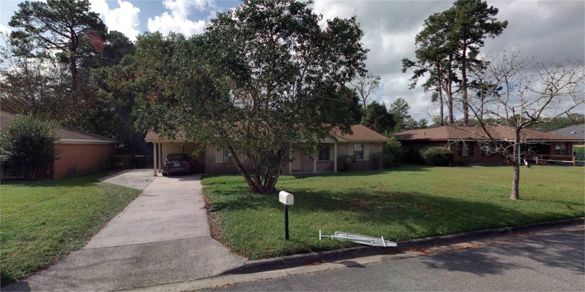 1445 Claremont Cir, Savannah, GA 31415-7890