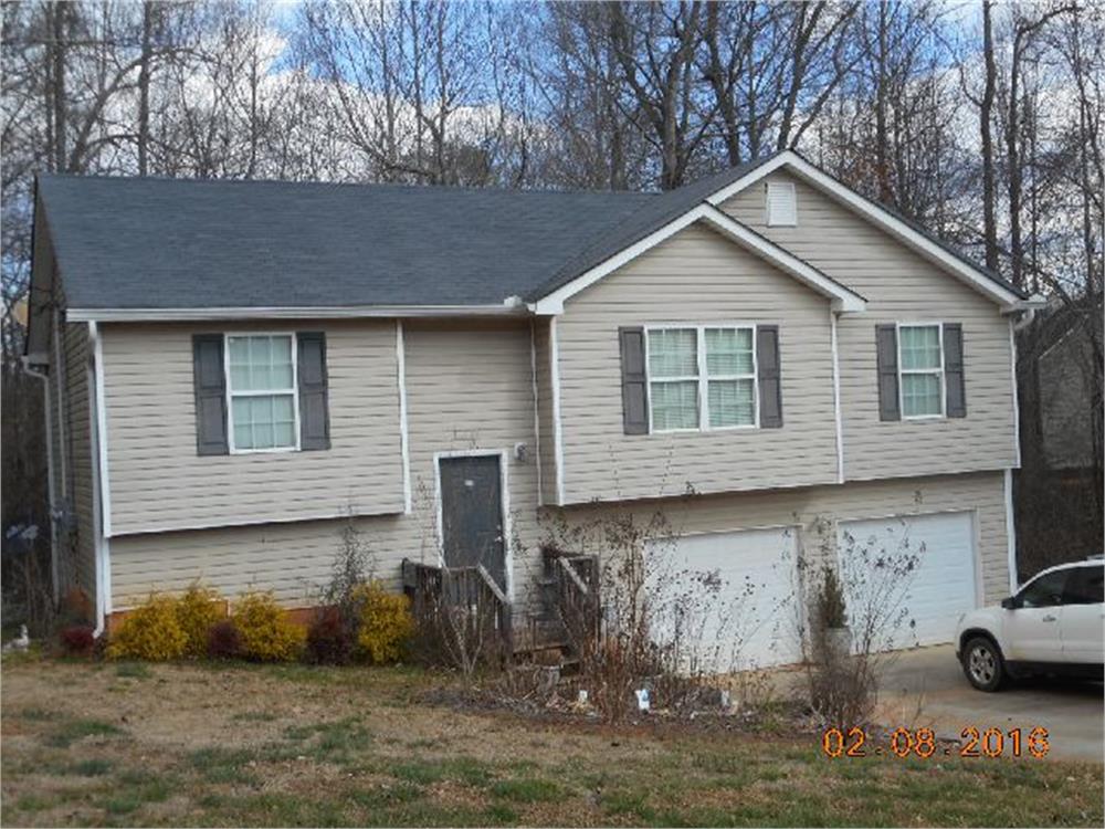 196 Emerald Pointe Dr, Carrollton, GA 30116-9409