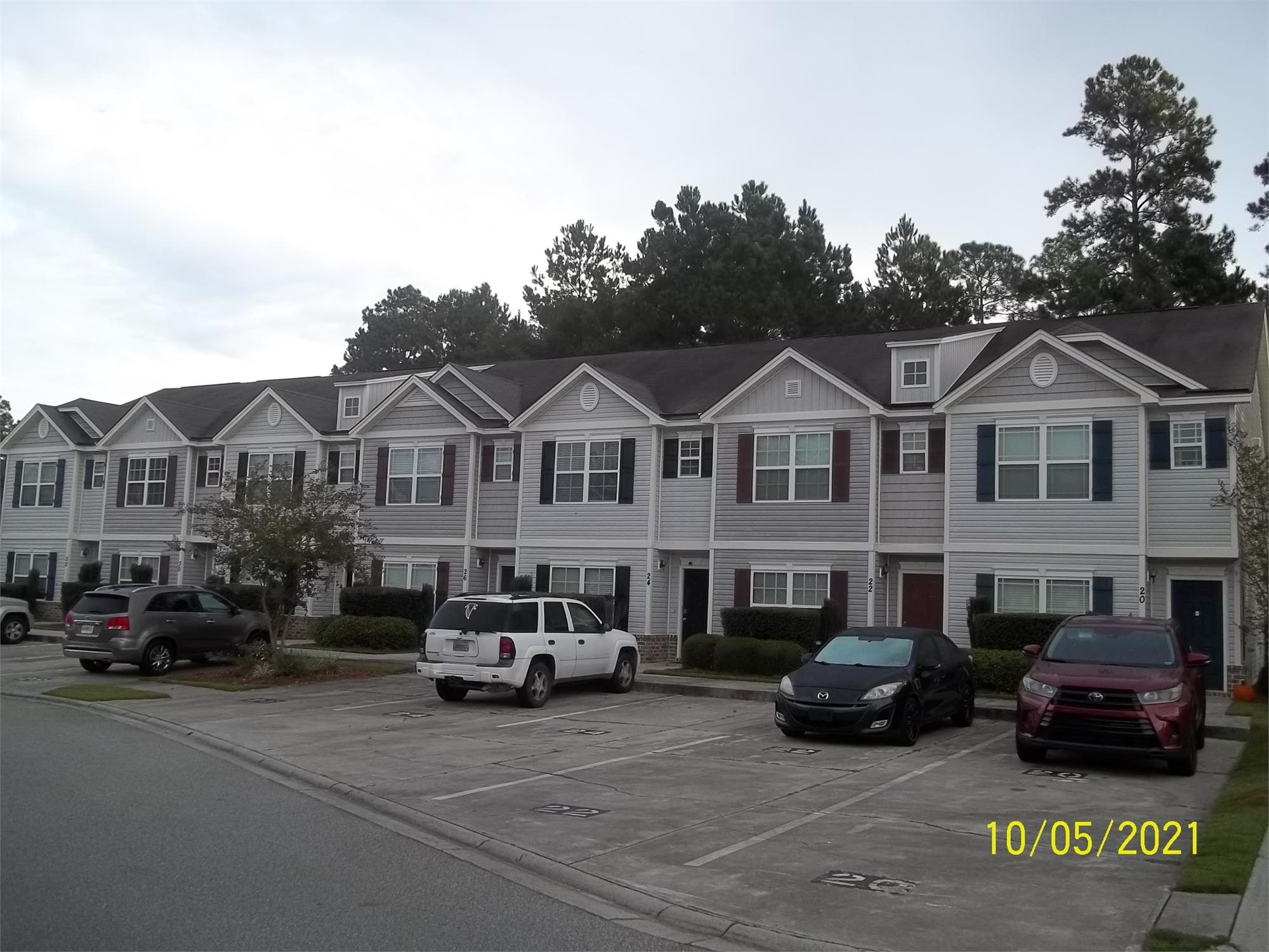 64 Winter Lake Cir, Savannah, GA 31407-3560