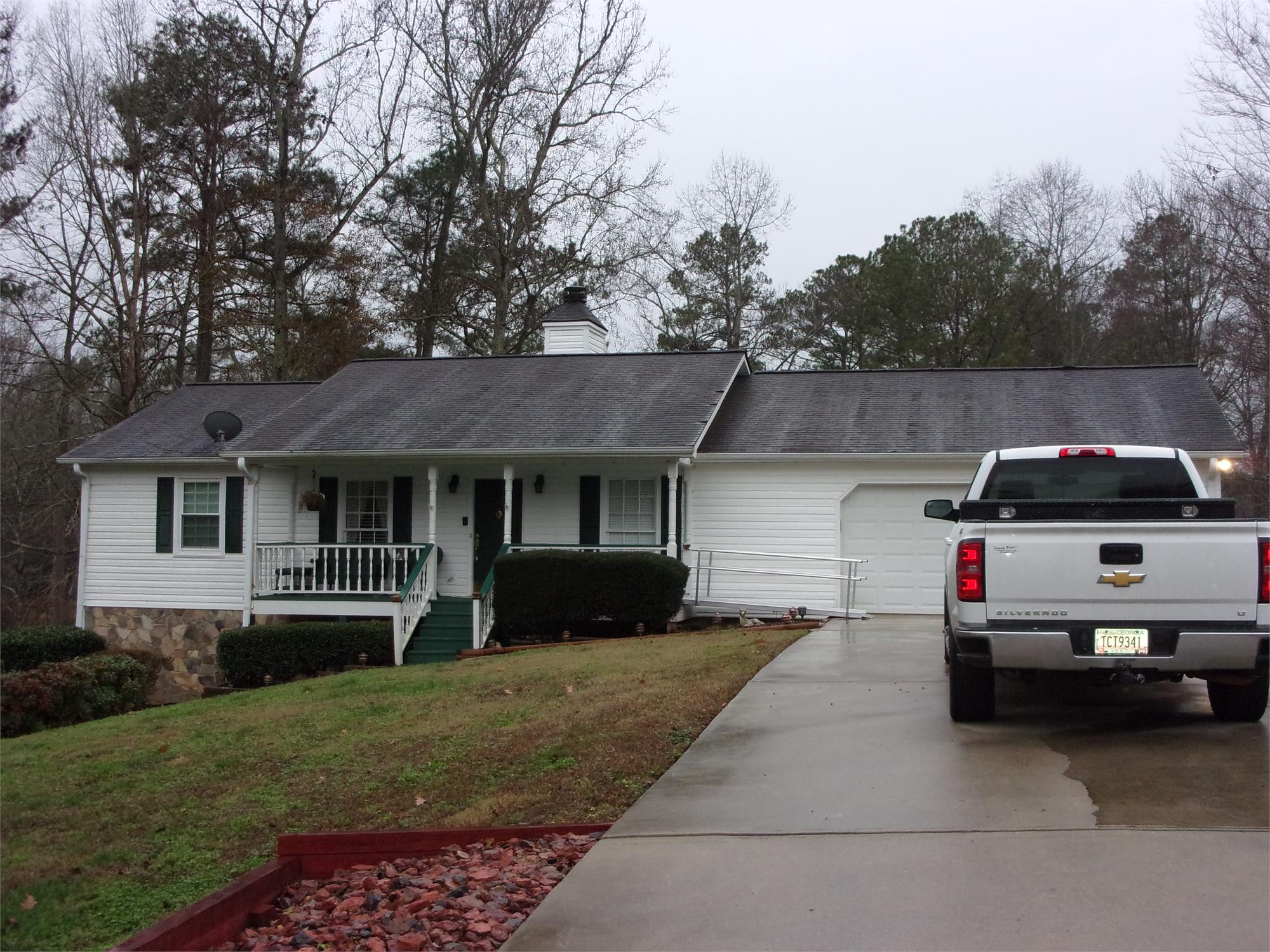 60 Lakeside Dr, Covington, GA 30016-7118
