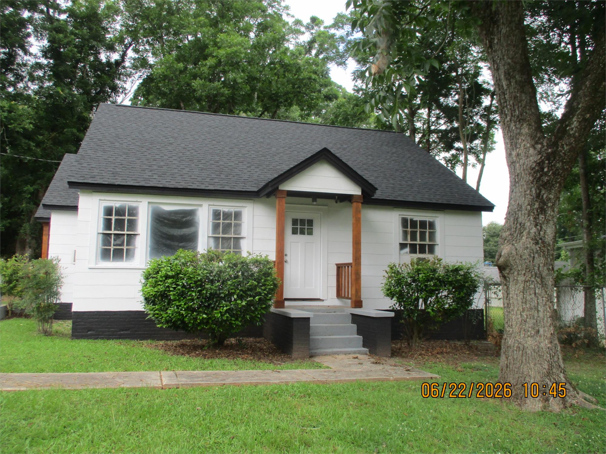 607 N Hill St, Griffin, GA 30223-2536