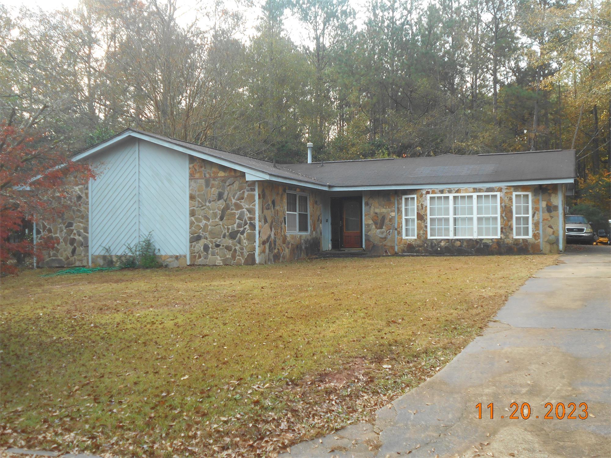 213 Hearthstone Dr, Lagrange, GA 30241-1363