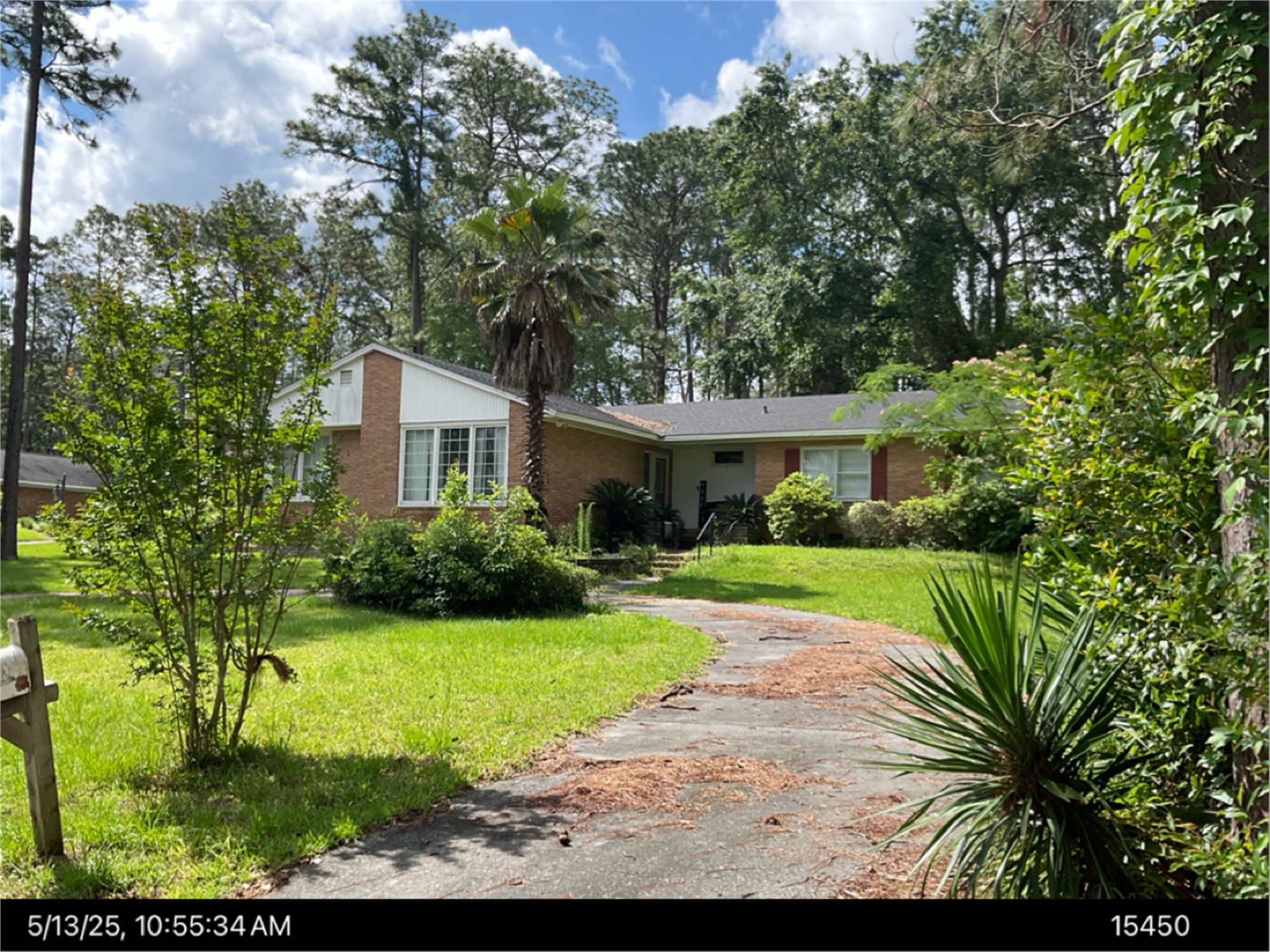 1010 Cherokee Cir, Waycross, GA 31501-6002