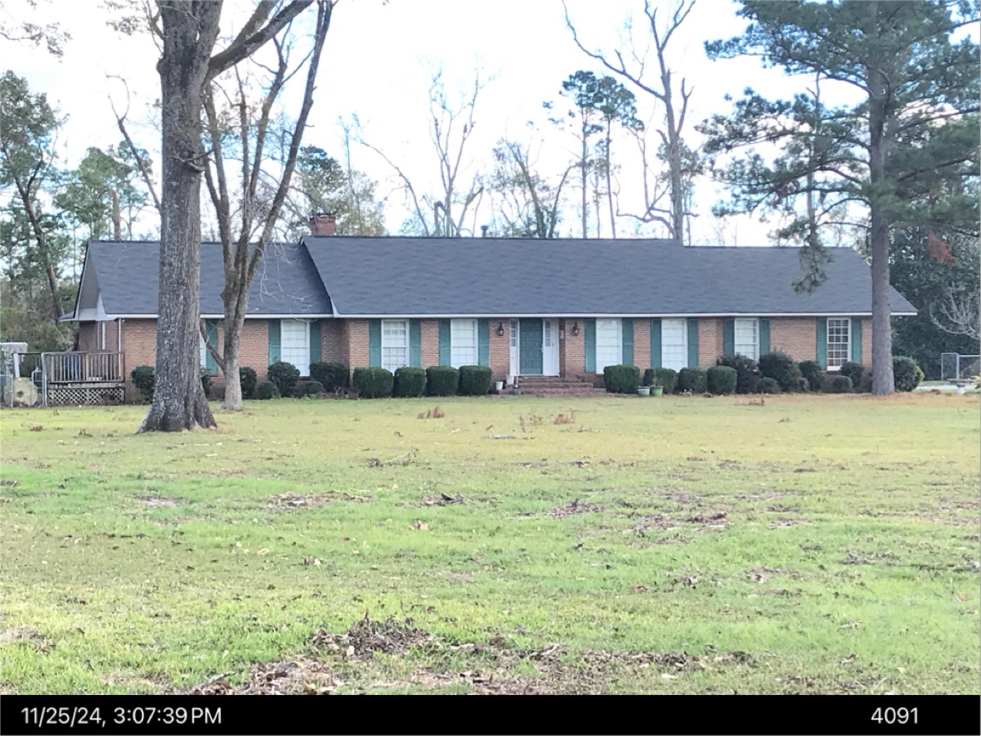 20 River St, Lumber City, GA 31549-2855