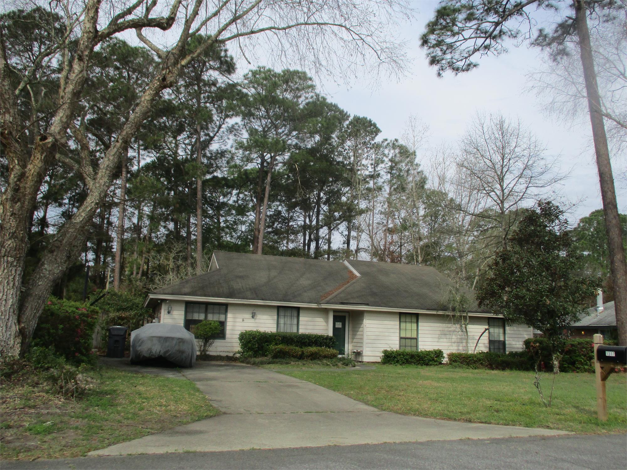 1317 Pine Ridge Dr, Savannah, GA 31406-8239