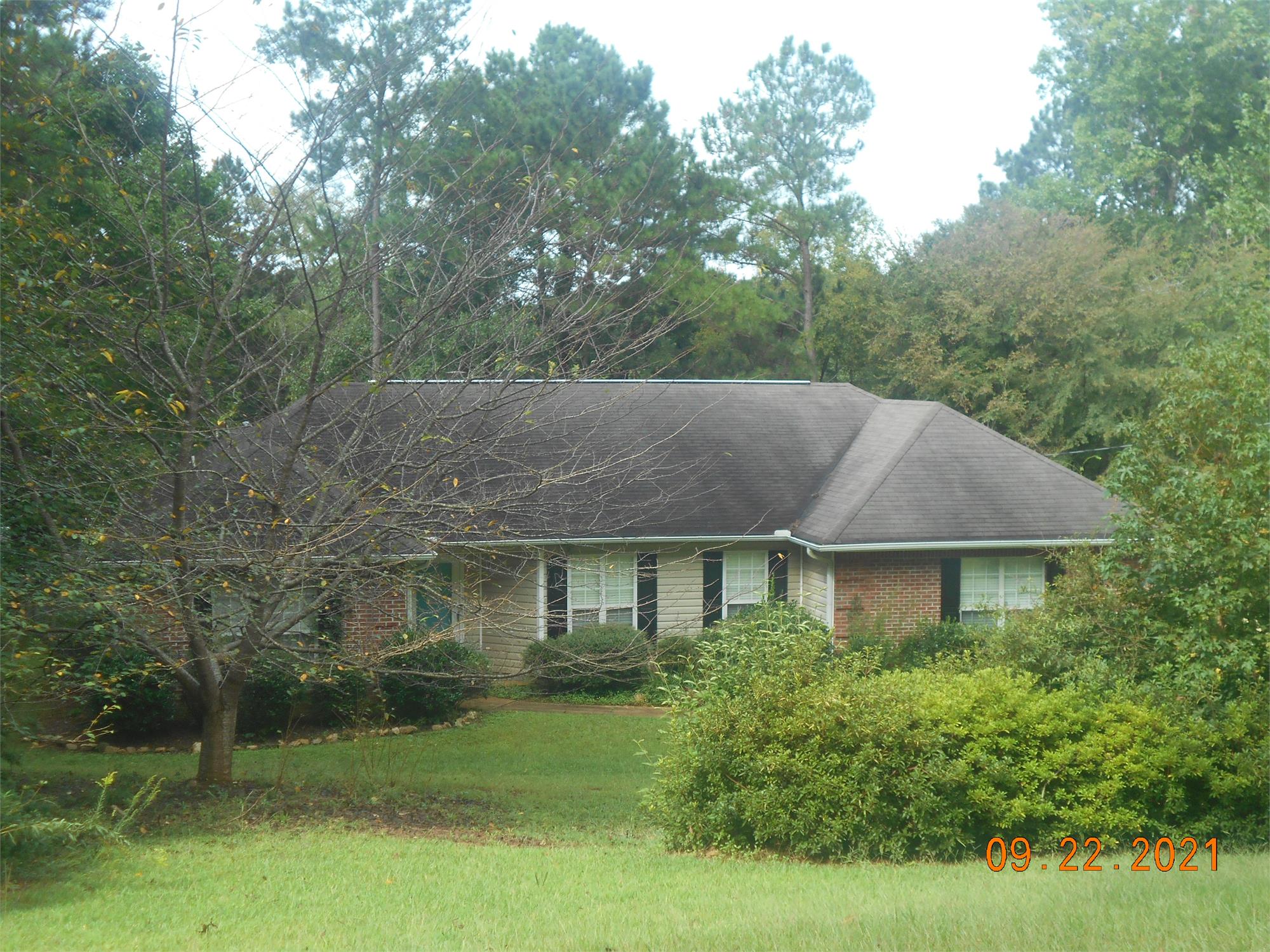 49 River Point Dr, Lagrange, GA 30240-9281