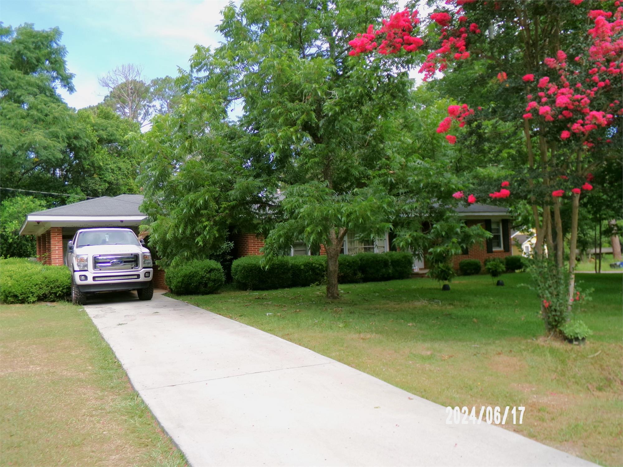 304 W Suwanee St, Fitzgerald, GA 31750-2038