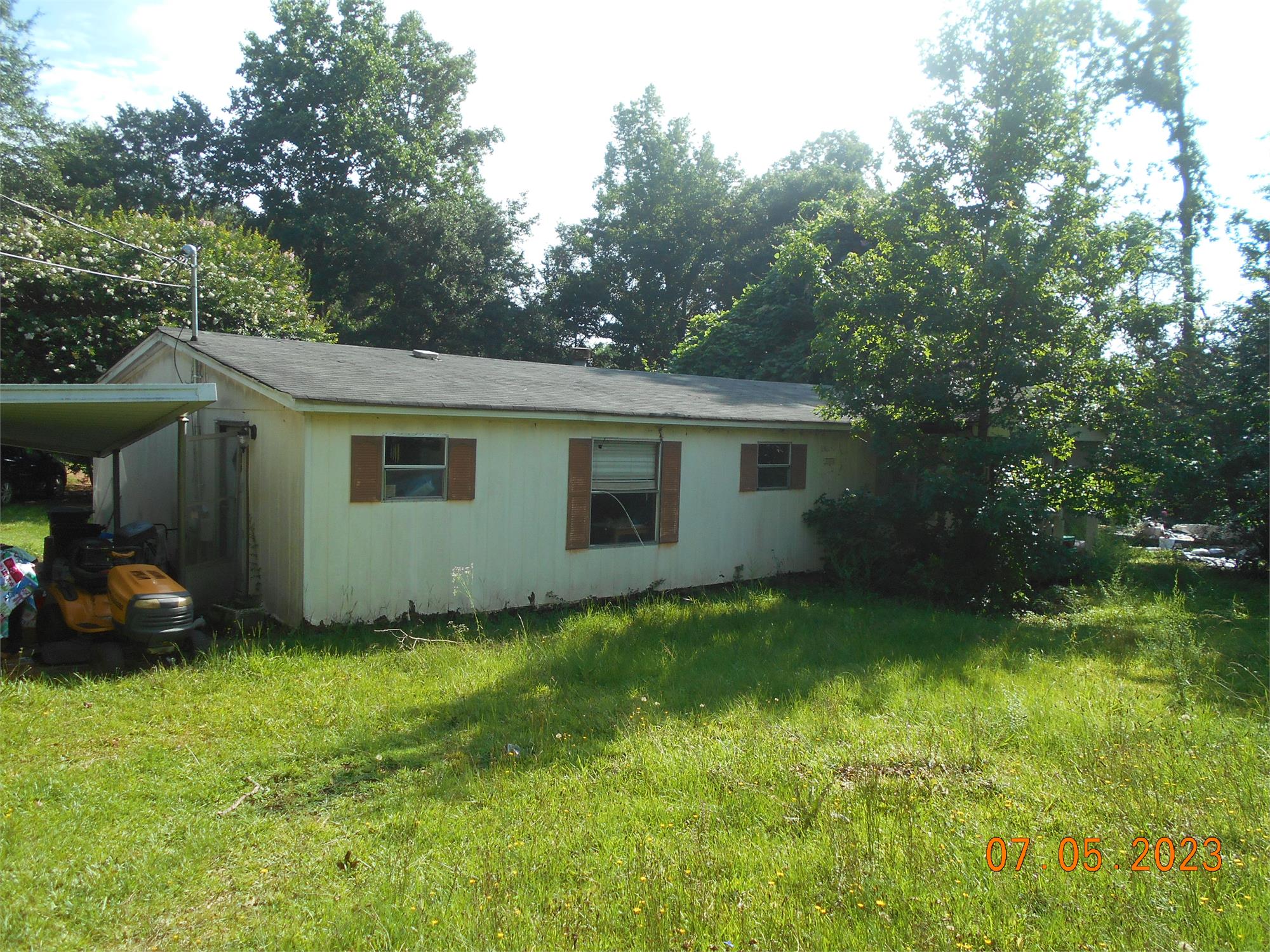 19 Collins Dr, West Point, GA 31833-5006