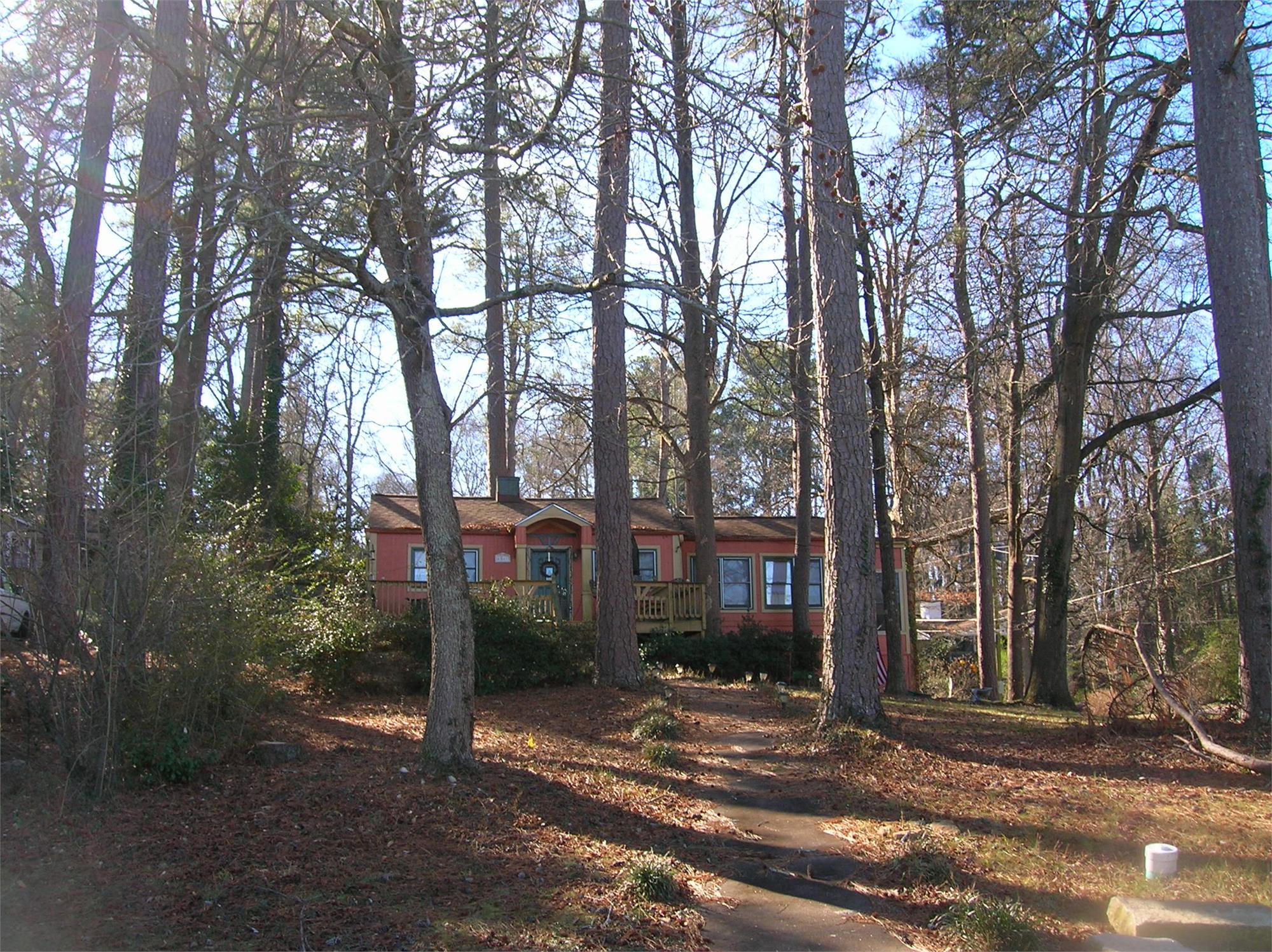 4561 Lakeshore Dr, Stone Mountain, GA 30083