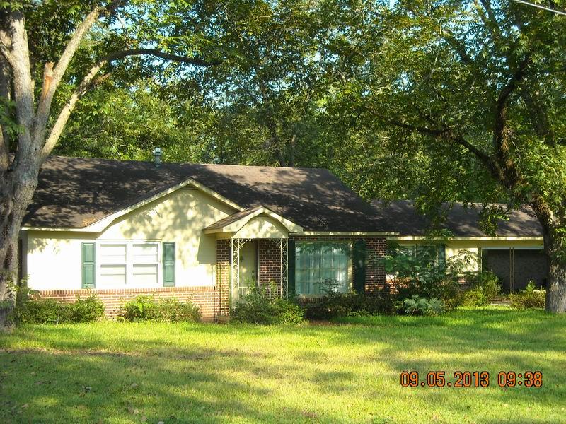 408 S Rushing St, Glennville, GA 30427-1853
