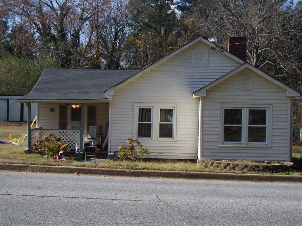 194 W Midland Ave, Winder, GA 30680-1853