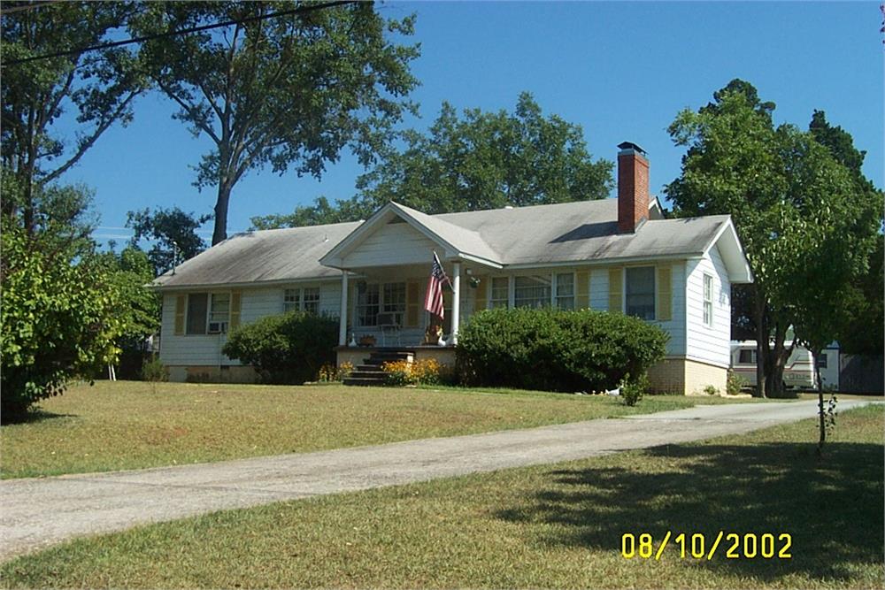 49 Parkway Dr, Toccoa, GA 30577-5978