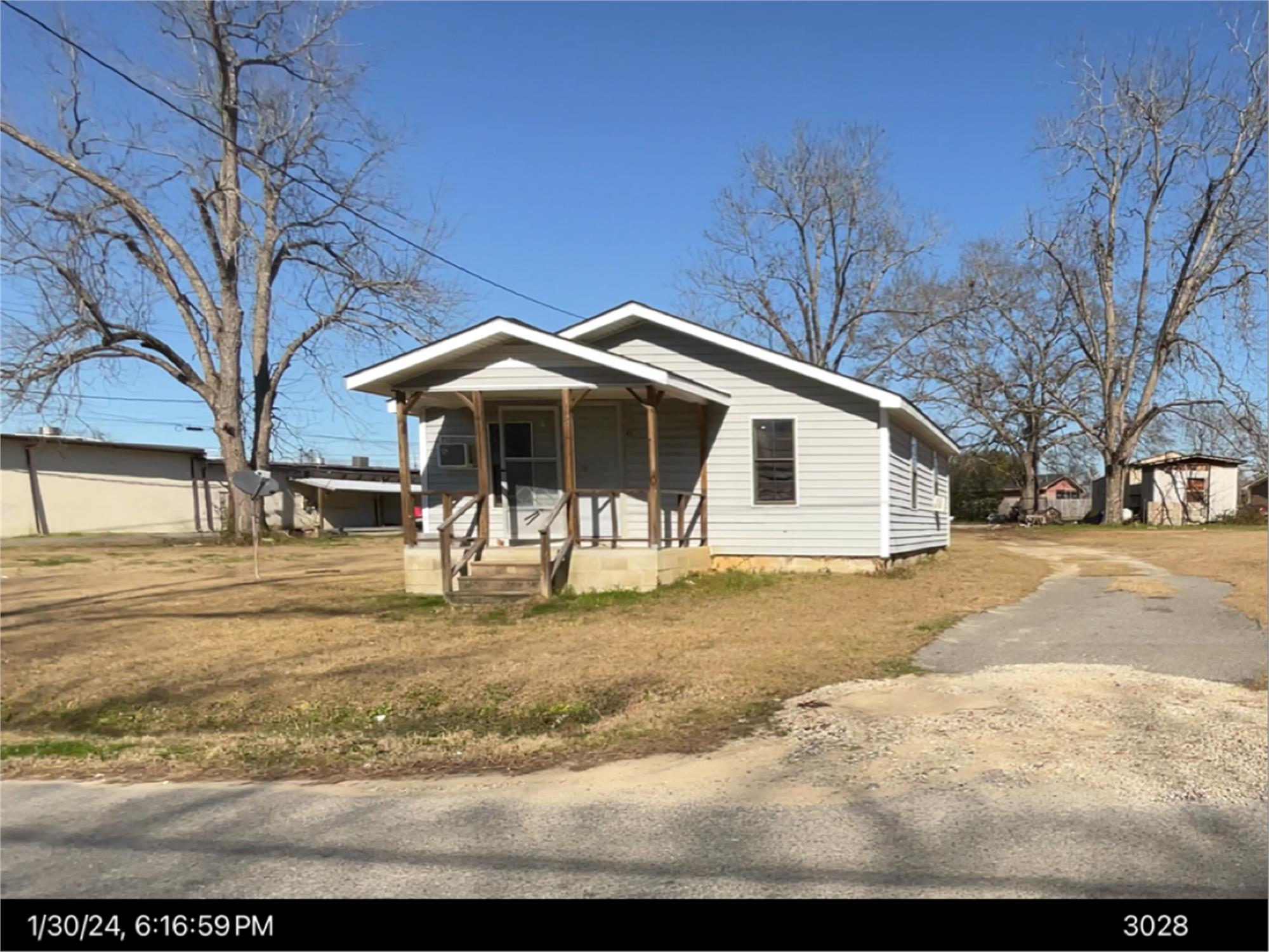104 5th St, Cochran, GA 31014-6630
