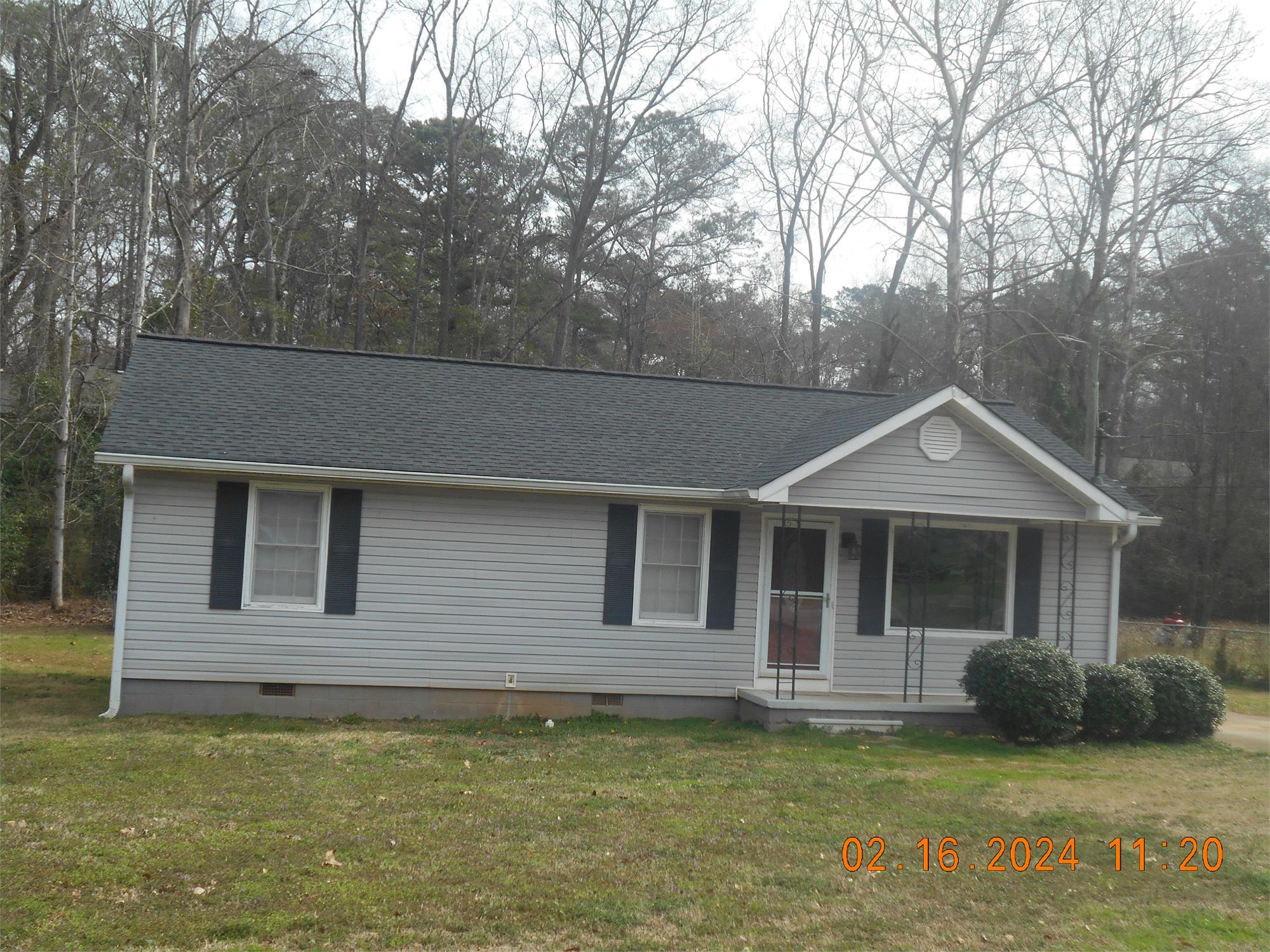 106 King Arthur Dr, Lagrange, GA 30241-1428