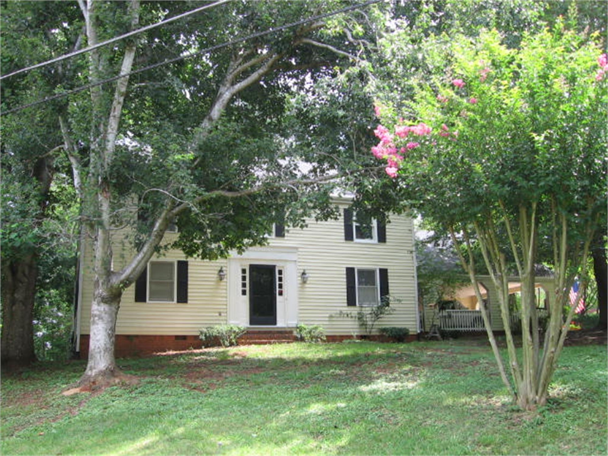 2220 Colonial Cir, Gainesville, GA 30501-1364