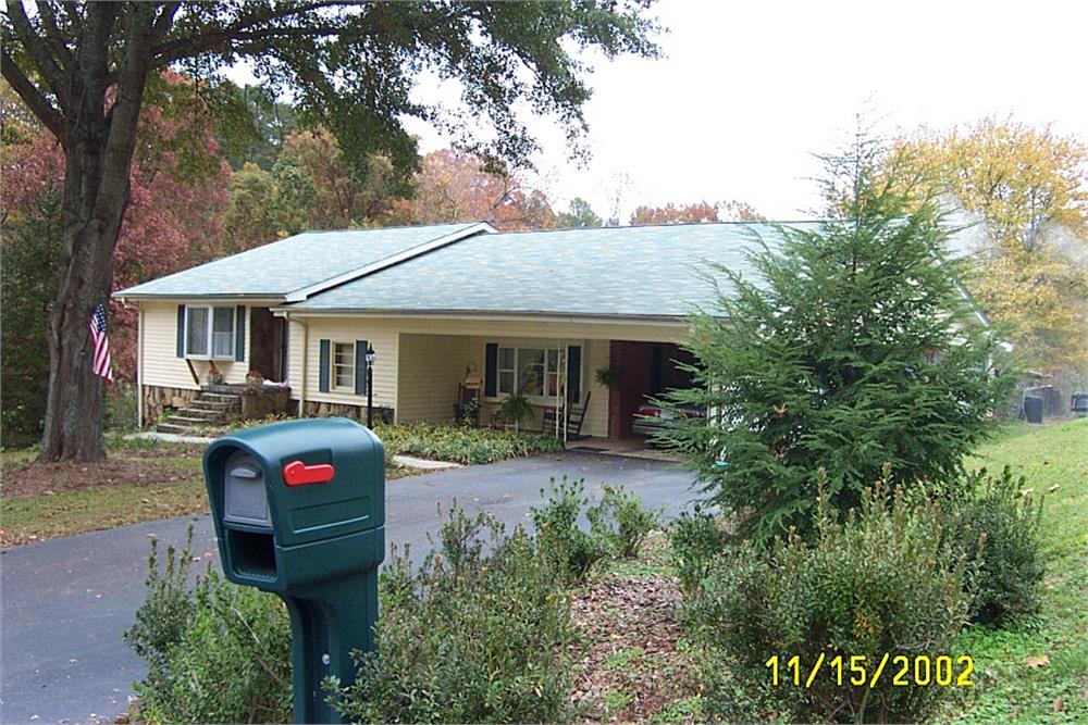 4 Poppys Ln, Toccoa, GA 30577-6976