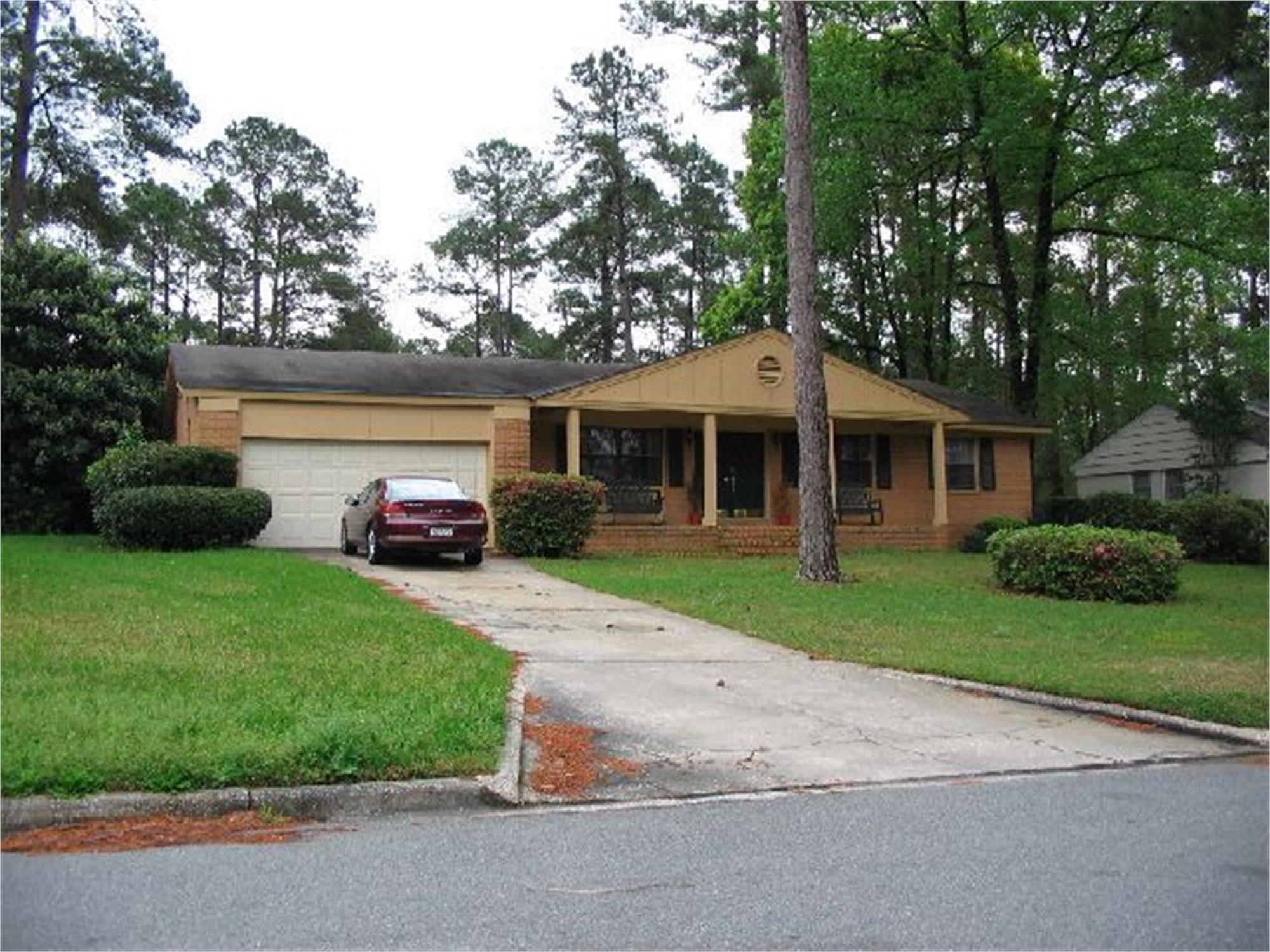 2209 Pinecliff Dr, Valdosta, GA 31602-2238