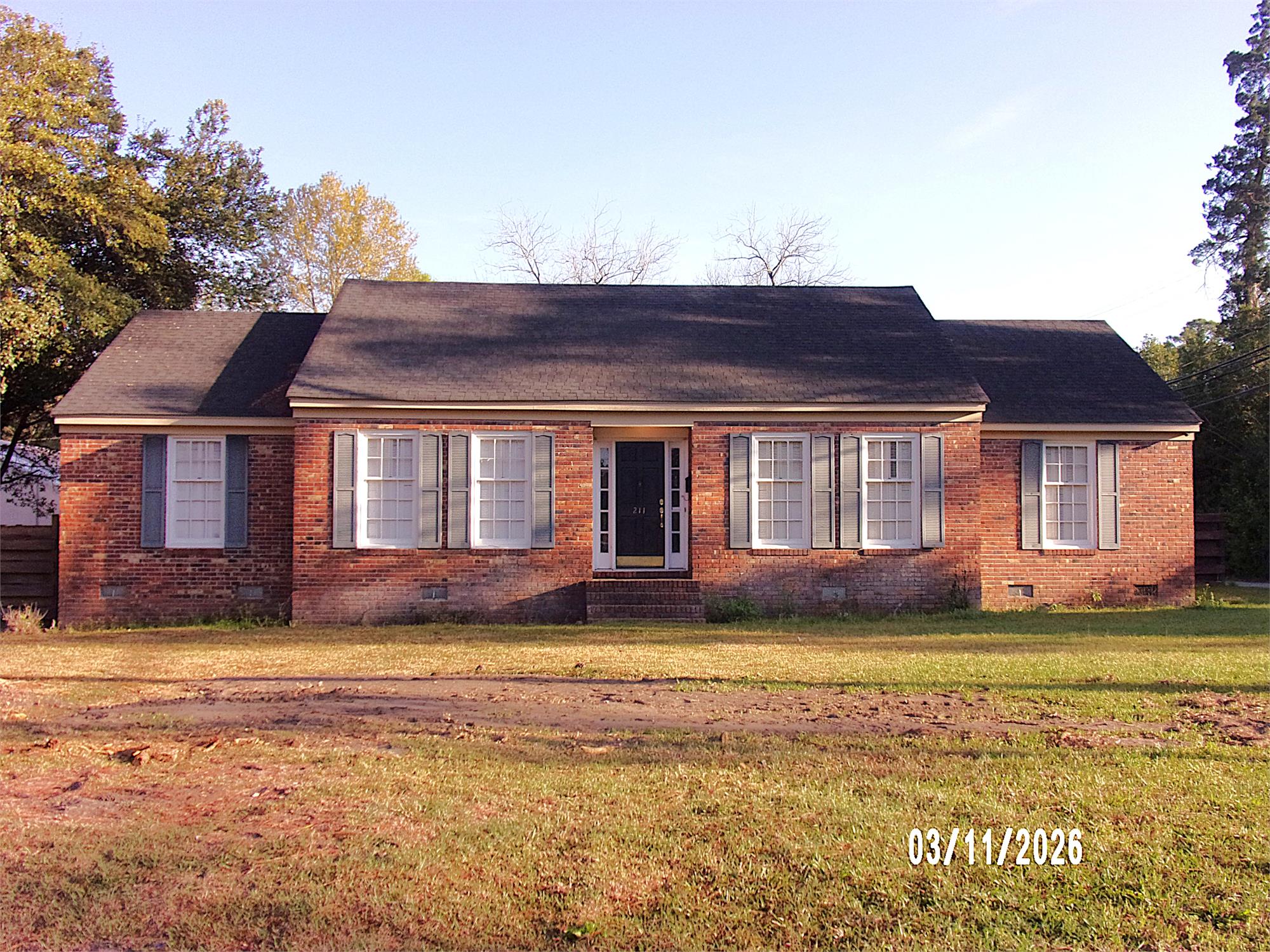 211 W Cypress St, Fitzgerald, GA 31750-3202