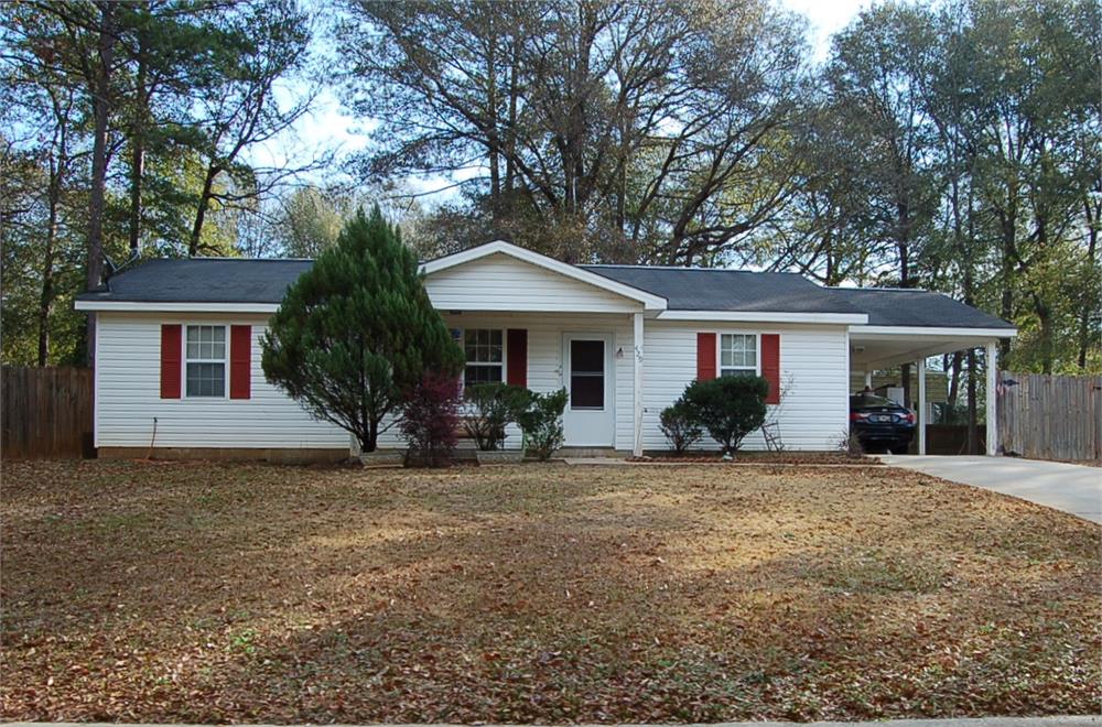 429 N Lake Dr, Perry, GA 31069-8409