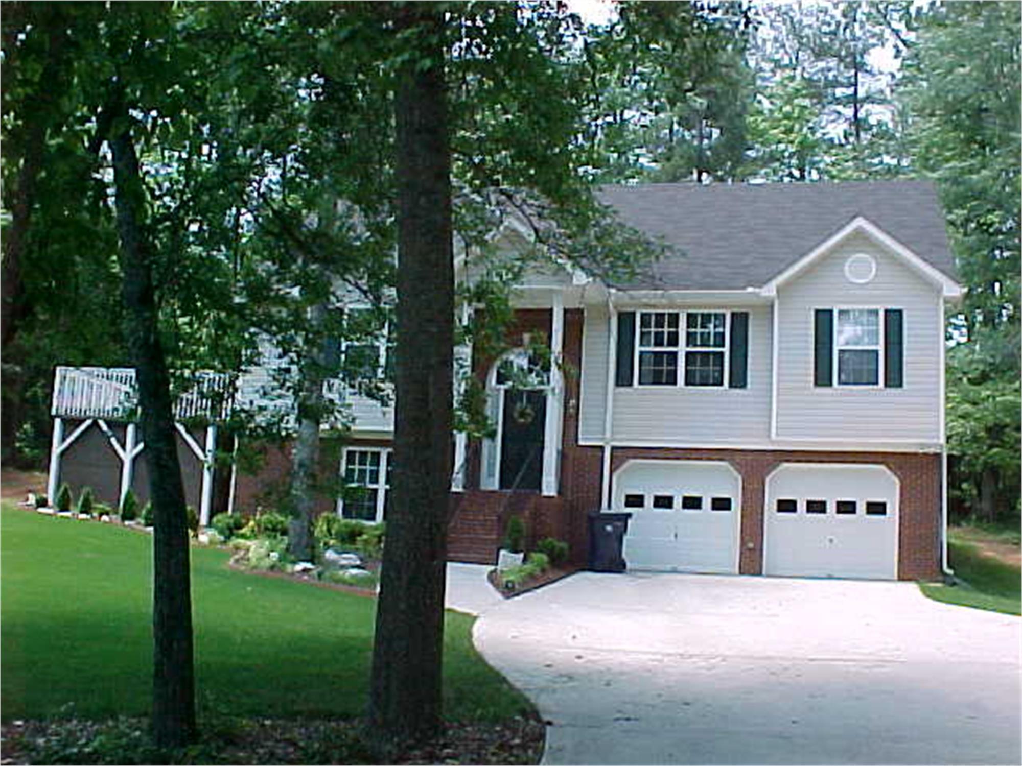 668 Swans Landing Dr, Dacula, GA 30019-1371