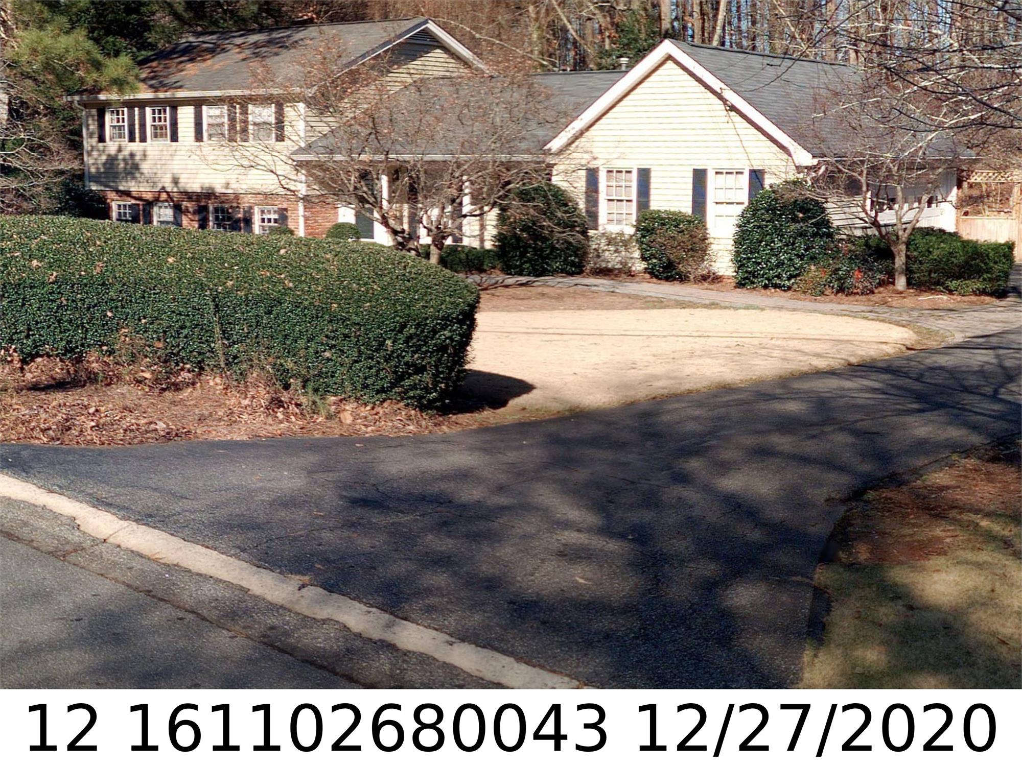 1030 North Point Dr, Roswell, GA 30075-4109