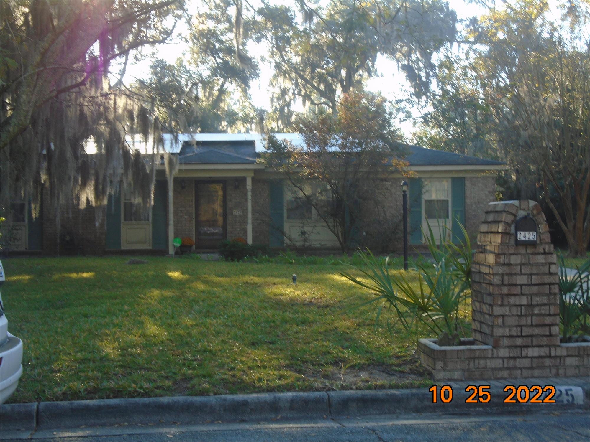 2425 Dolphin Dr, Savannah, GA 31406-2330