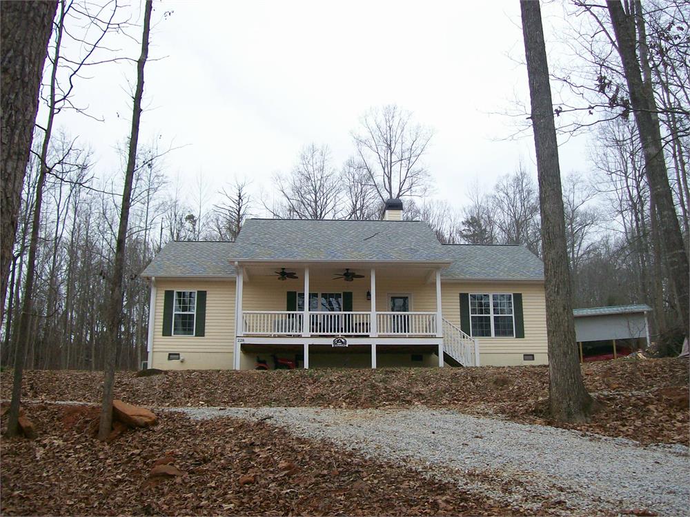228 Kay Dr, Martin, GA 30557-2406