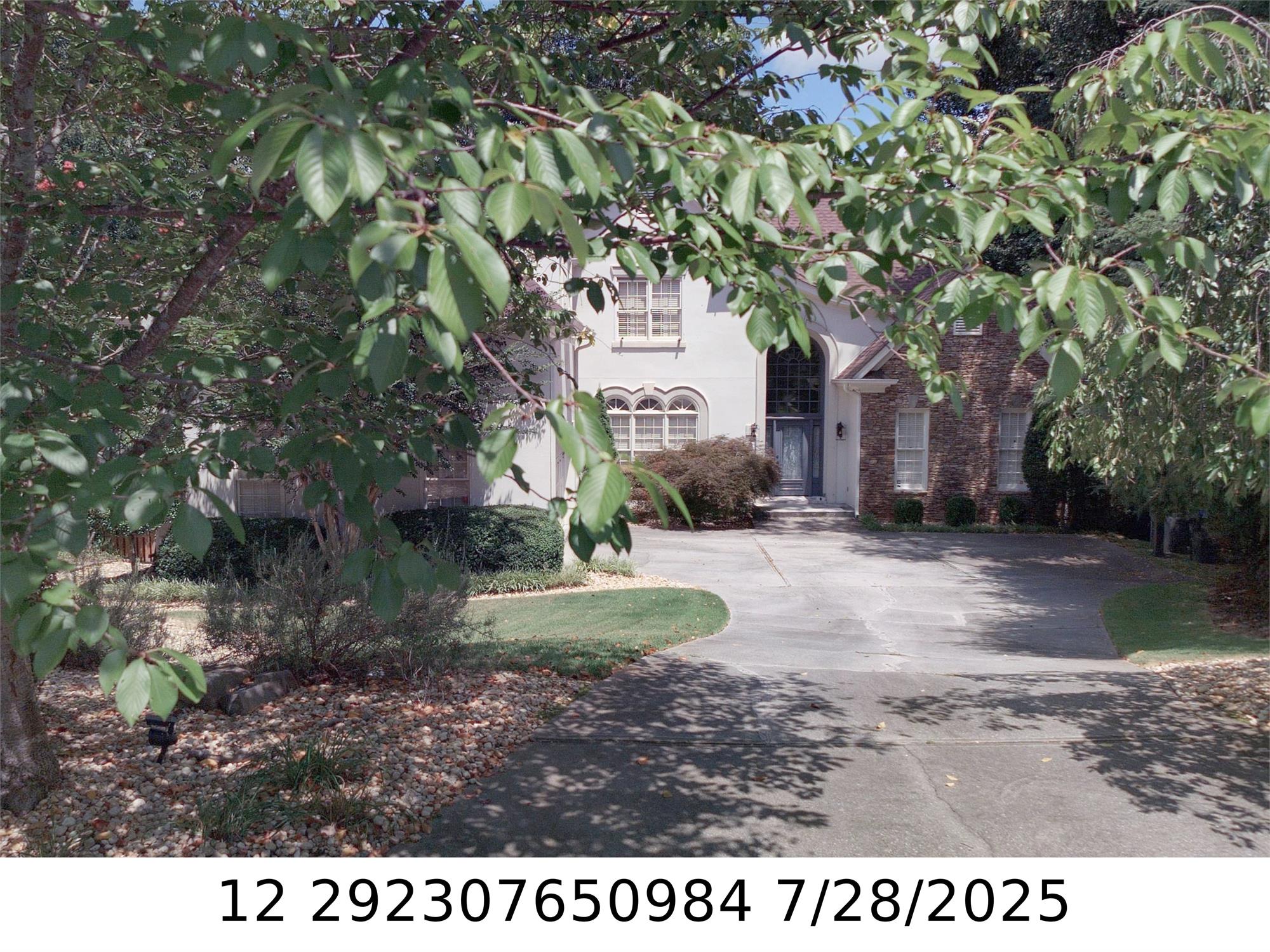 945 Waters Reach Ct, Alpharetta, GA 30022-4020